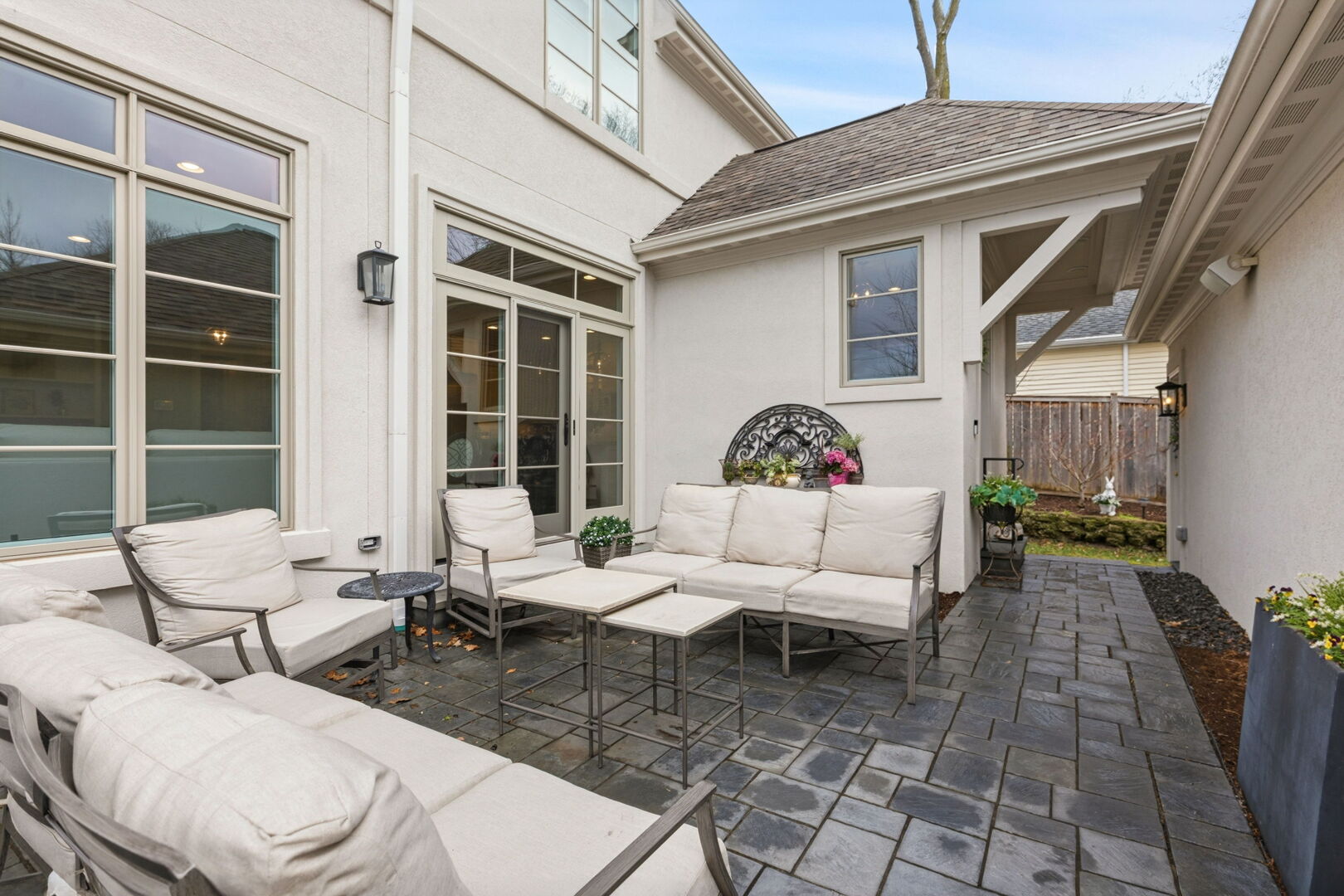 618 Buckingham Place