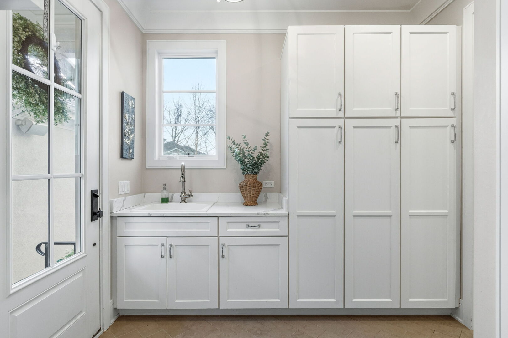 618 Buckingham Place