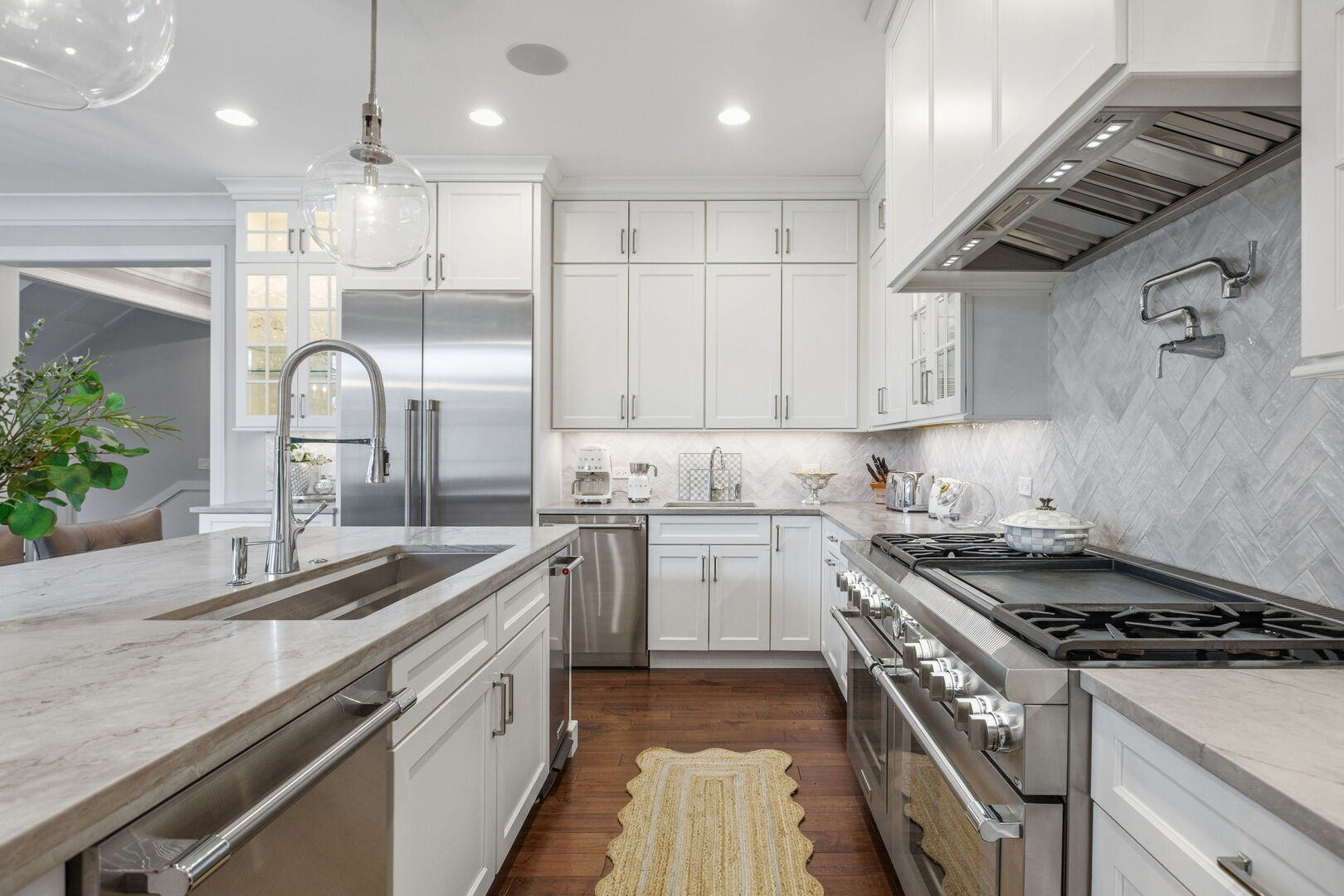 618 Buckingham Place