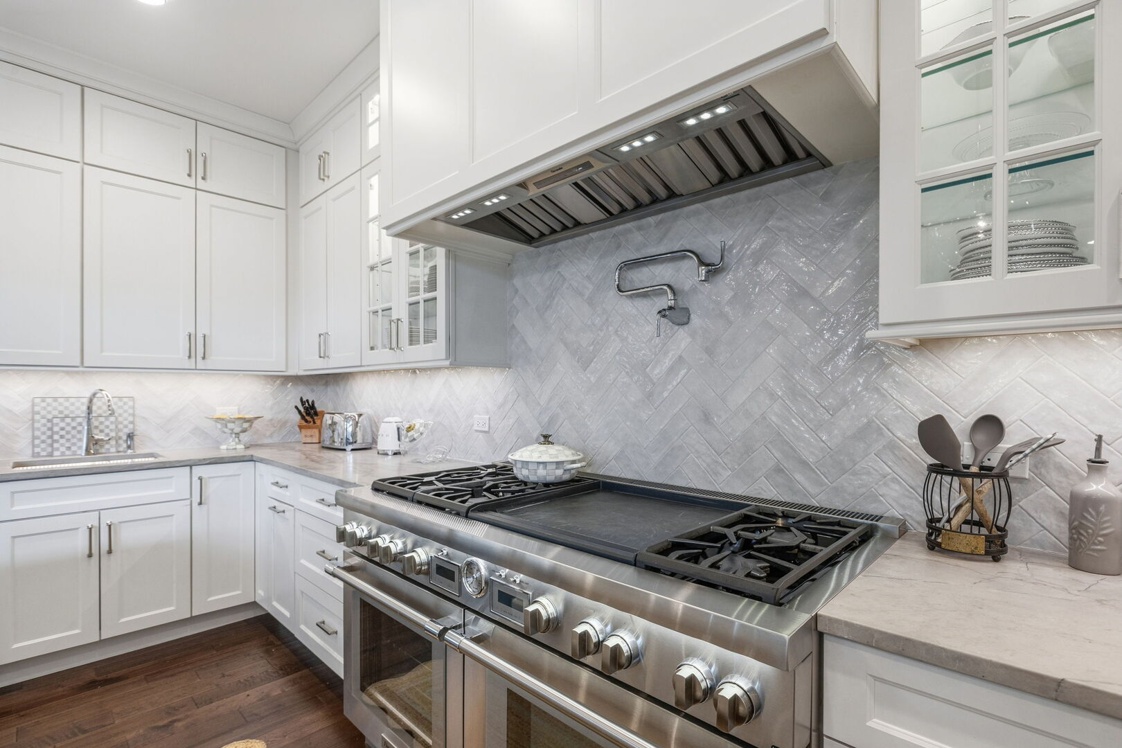 618 Buckingham Place