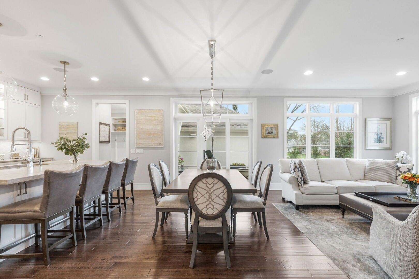 618 Buckingham Place