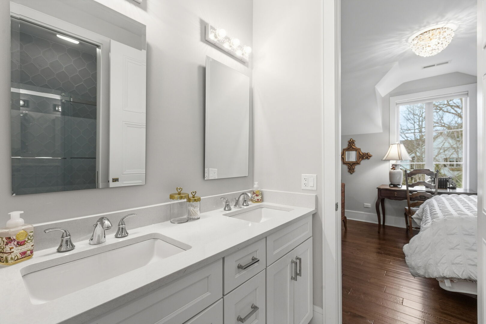 618 Buckingham Place