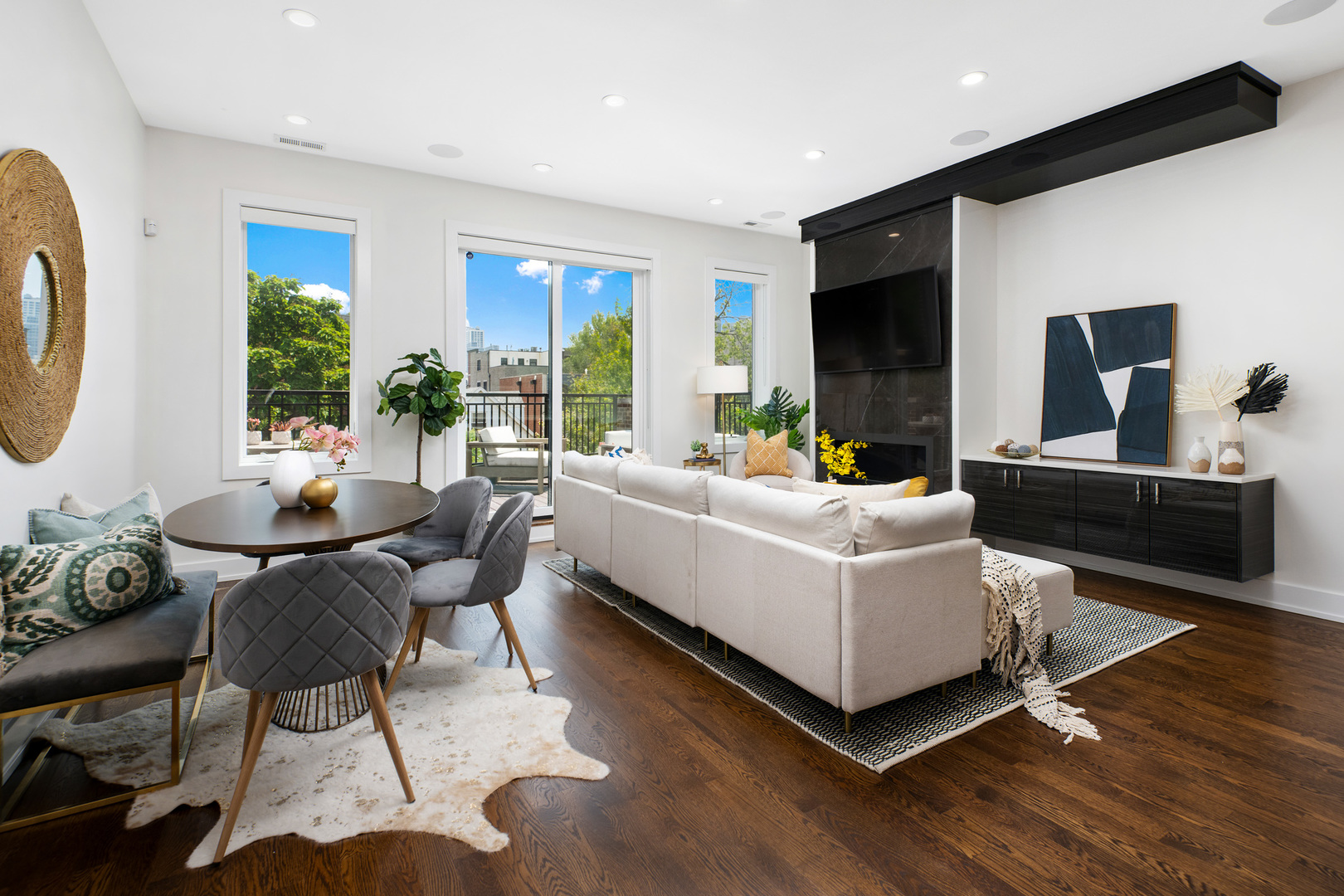 2908 N Burling Street Unit: 3