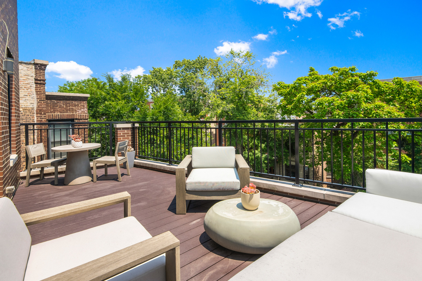 2908 N Burling Street Unit: 3