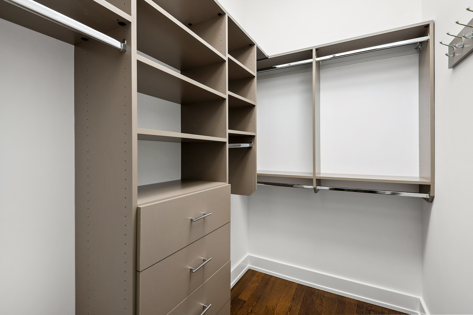 2908 N Burling Street Unit: 3