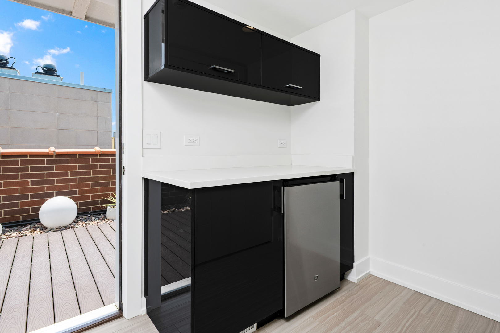 2908 N Burling Street Unit: 3