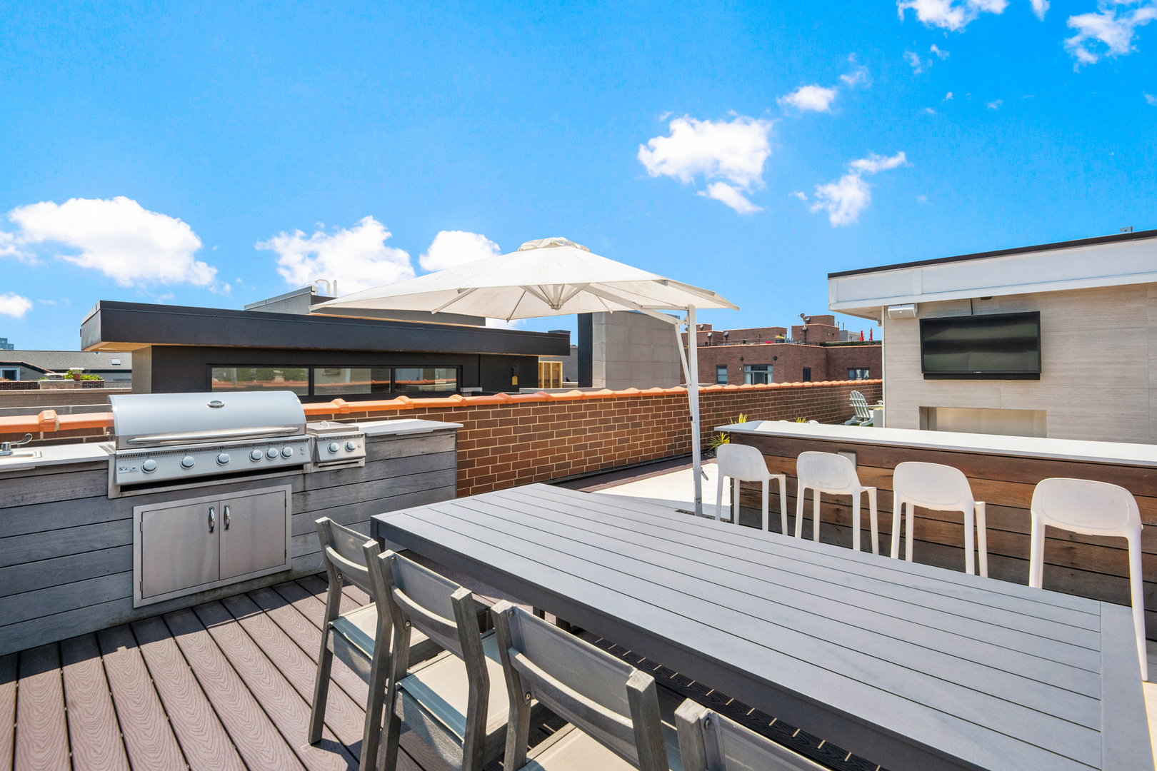 2908 N Burling Street Unit: 3