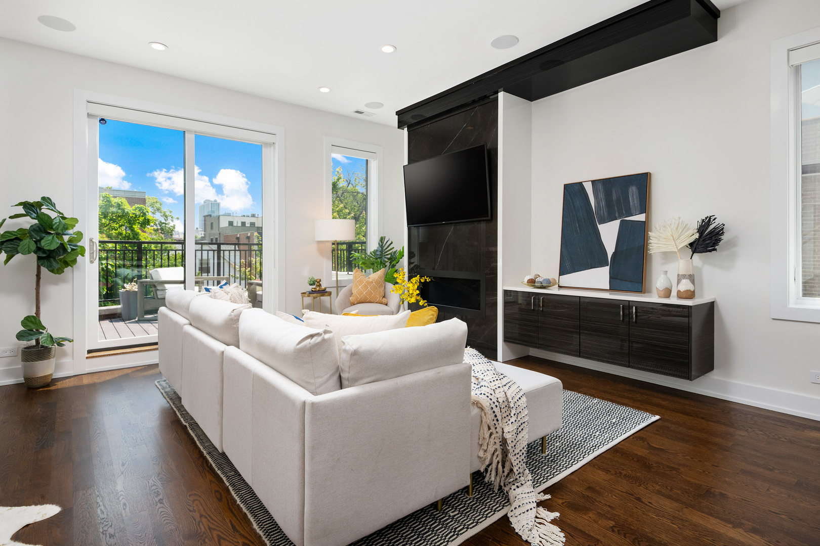 2908 N Burling Street Unit: 3