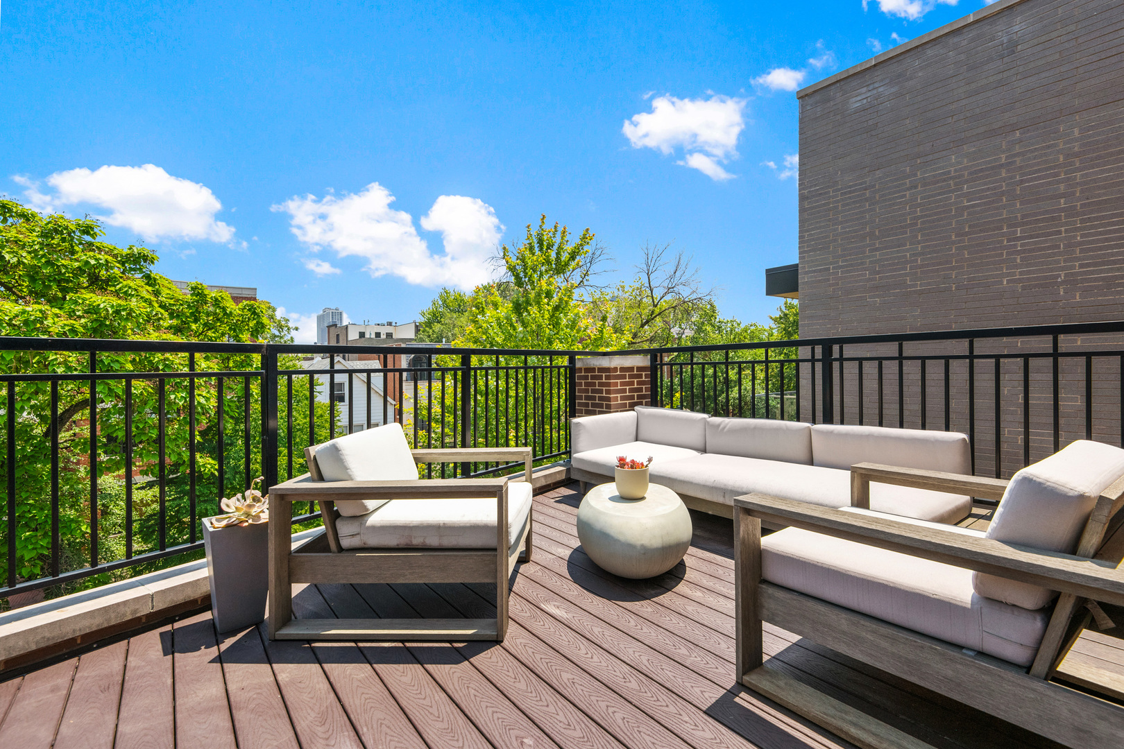 2908 N Burling Street Unit: 3