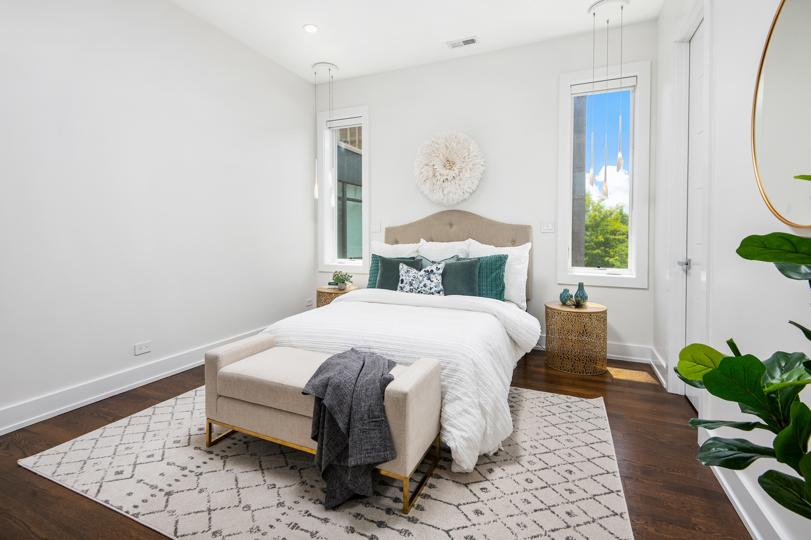 2908 N Burling Street Unit: 3