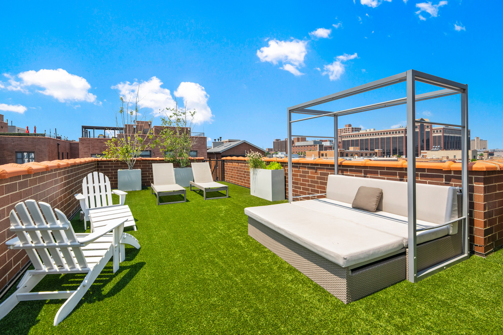 2908 N Burling Street Unit: 3