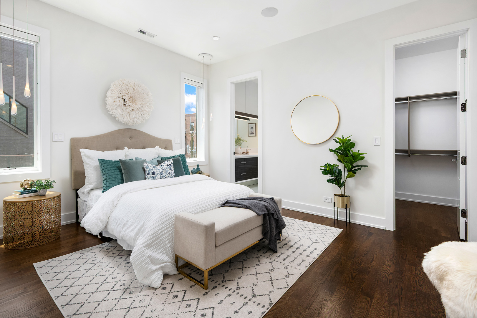 2908 N Burling Street Unit: 3