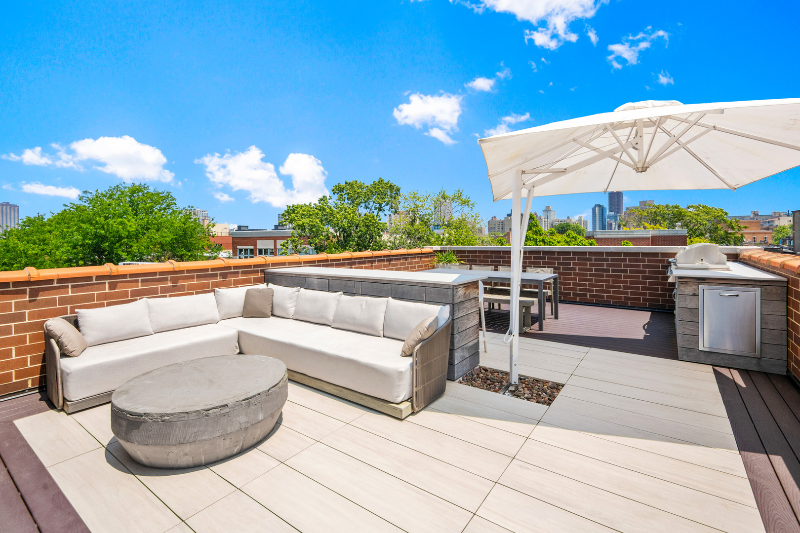 2908 N Burling Street Unit: 3