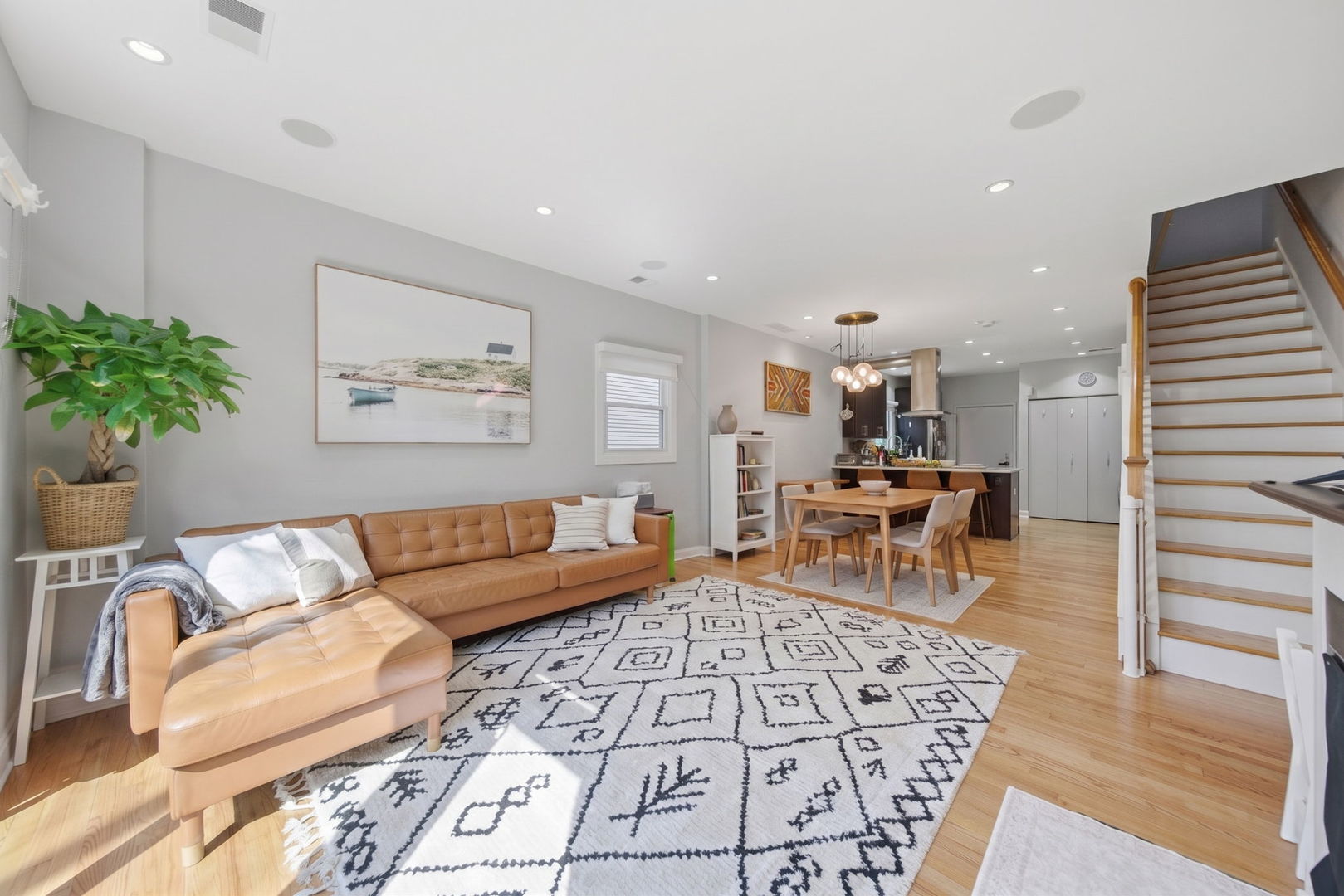 1801 W Diversey Parkway Unit: 16