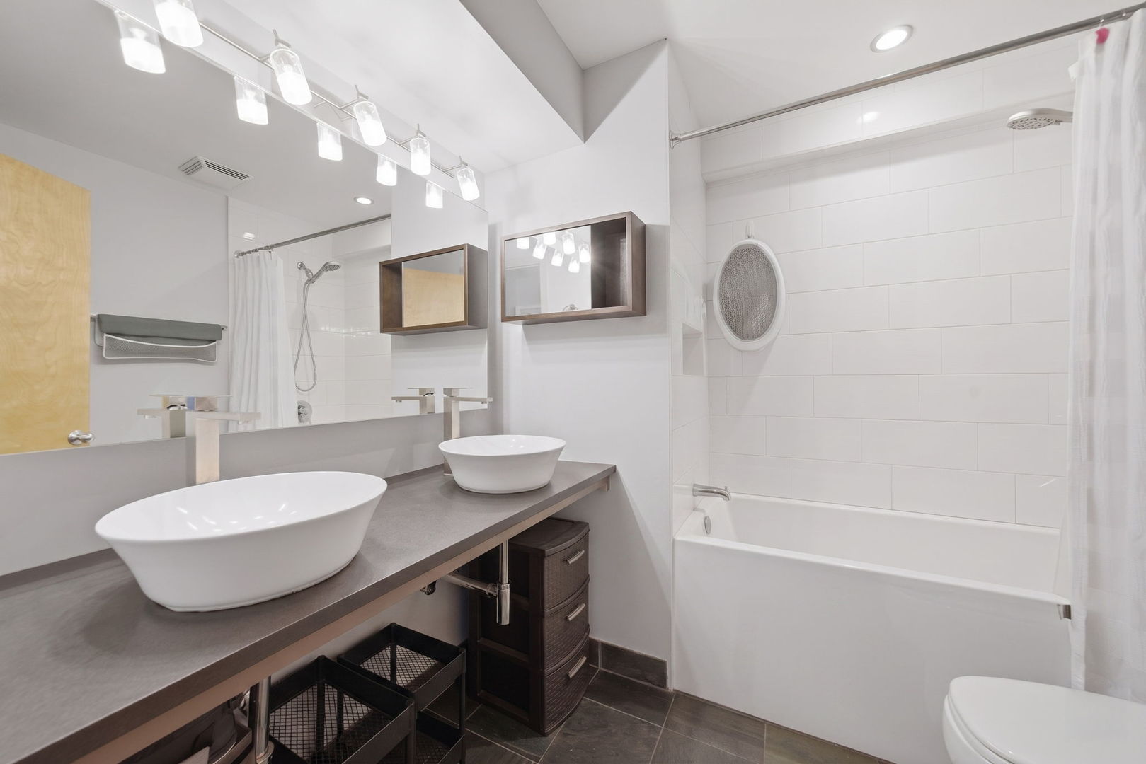 1801 W Diversey Parkway Unit: 16