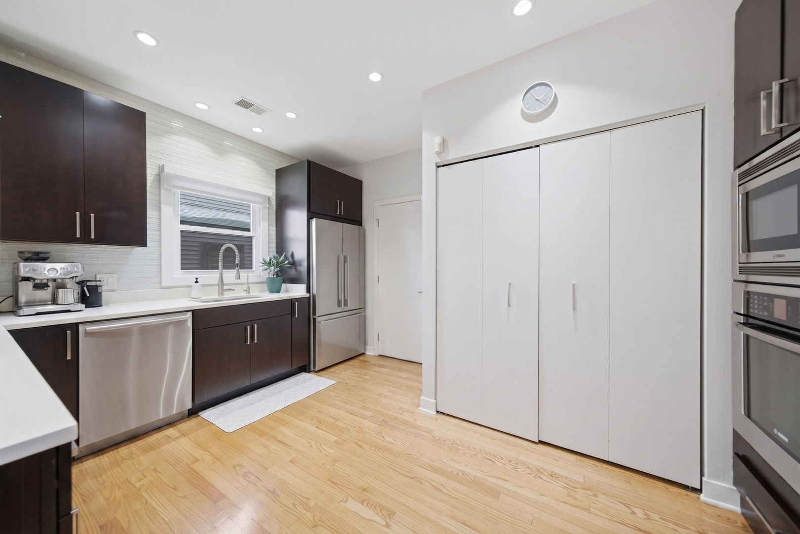 1801 W Diversey Parkway Unit: 16