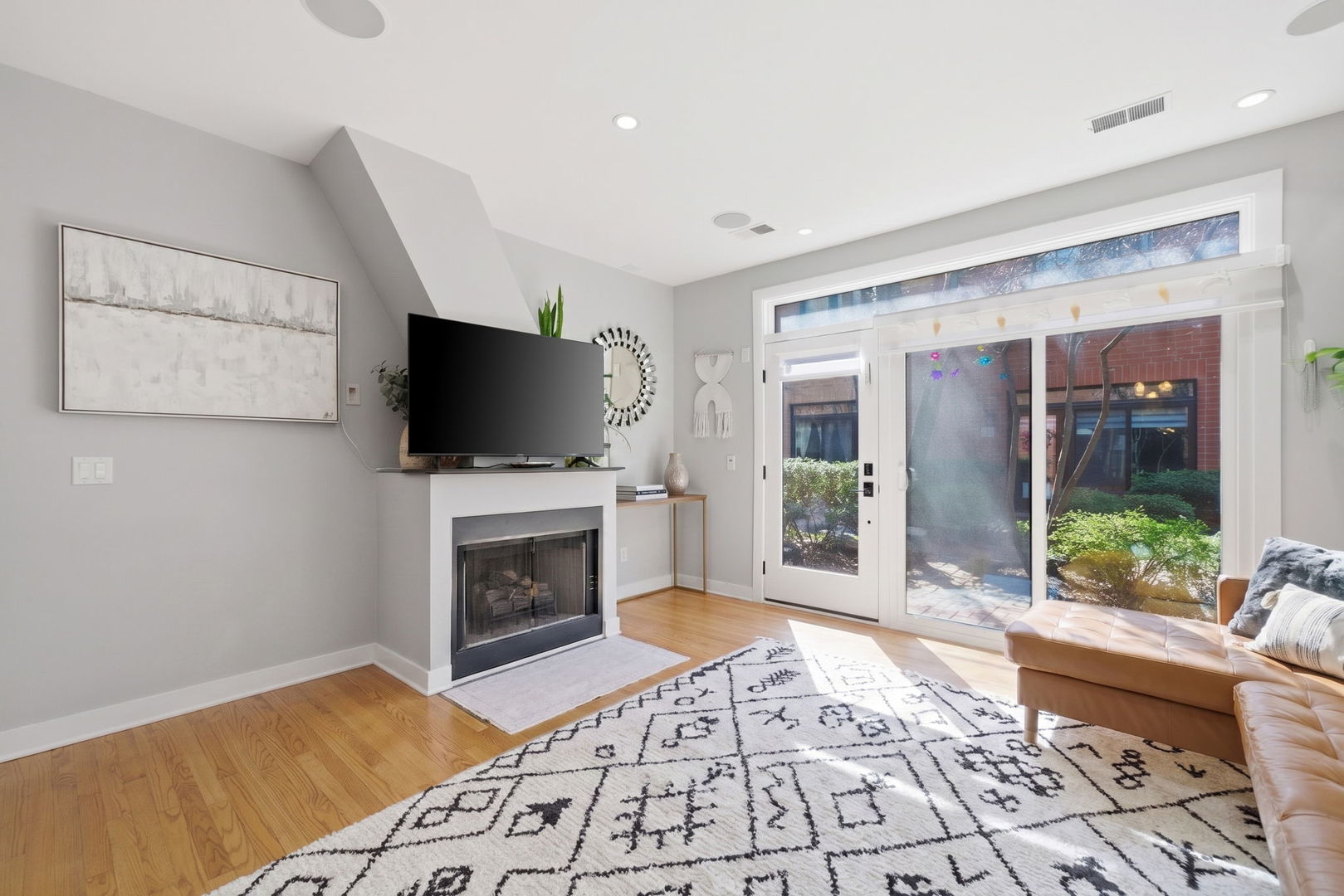 1801 W Diversey Parkway Unit: 16