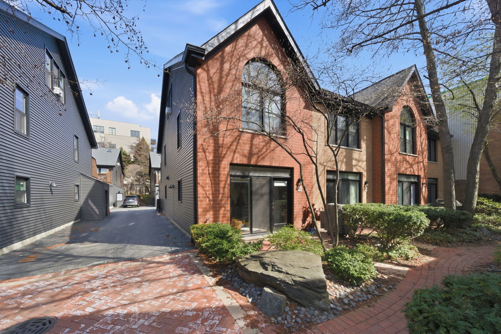 1801 W Diversey Parkway Unit: 16