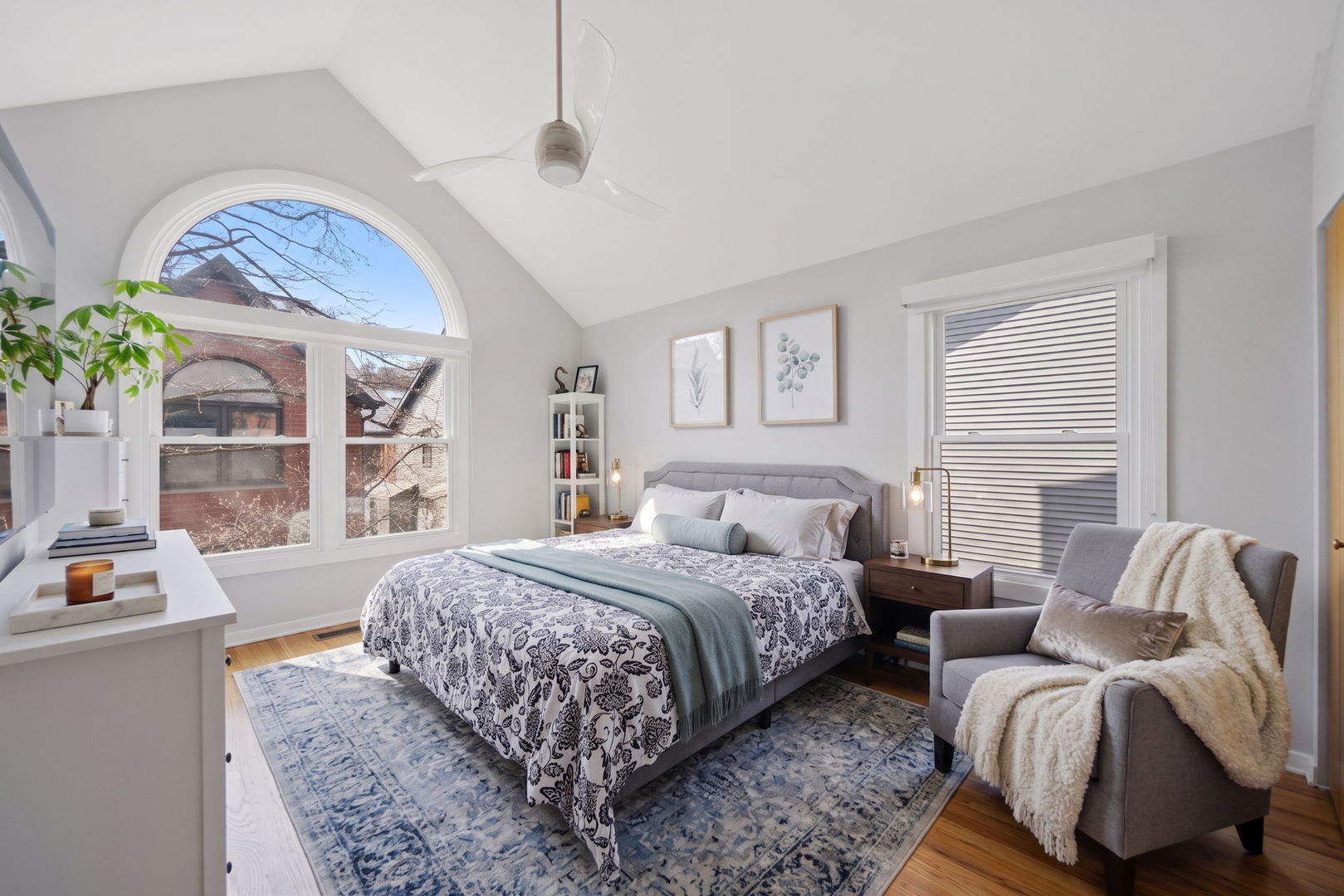 1801 W Diversey Parkway Unit: 16