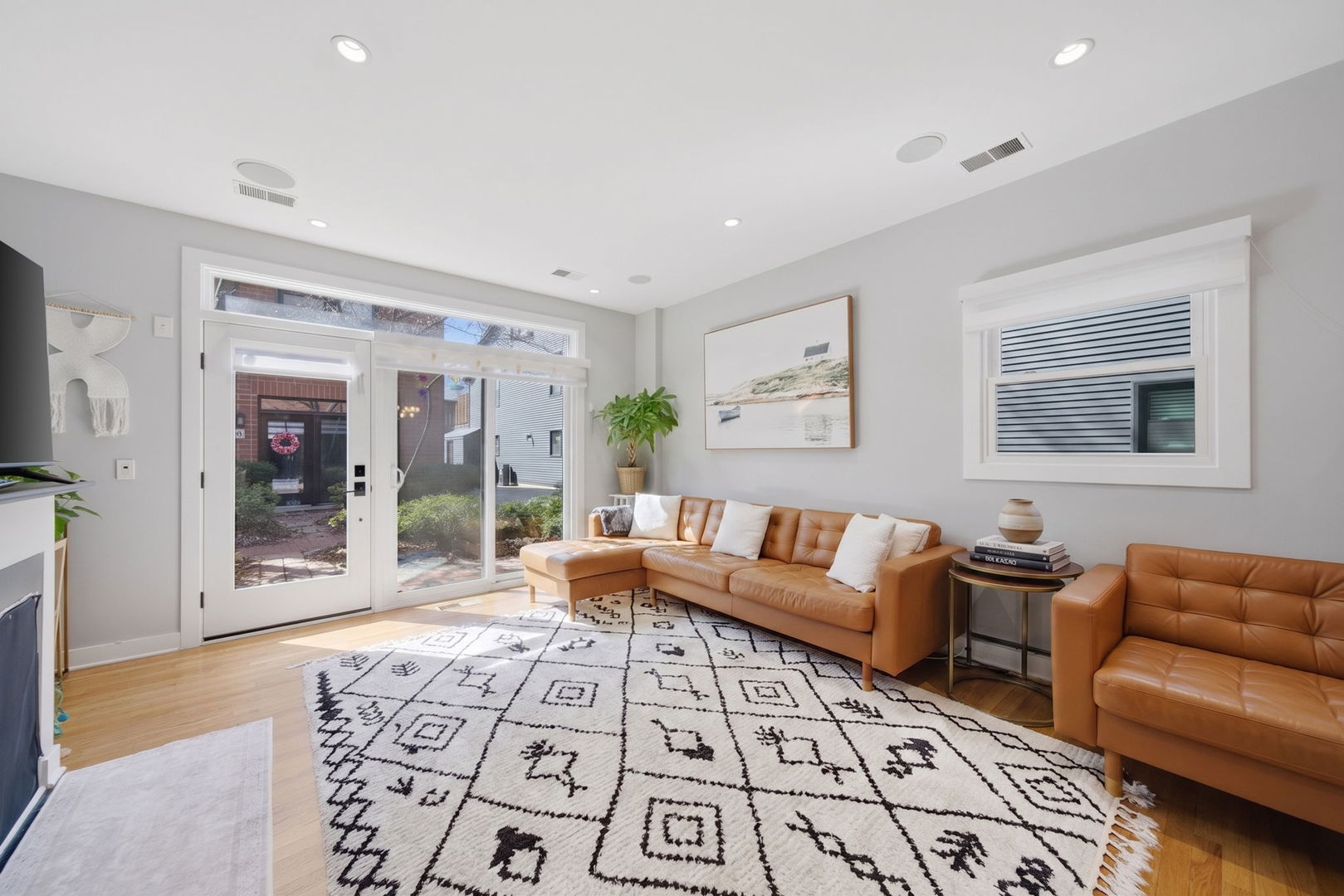 1801 W Diversey Parkway Unit: 16