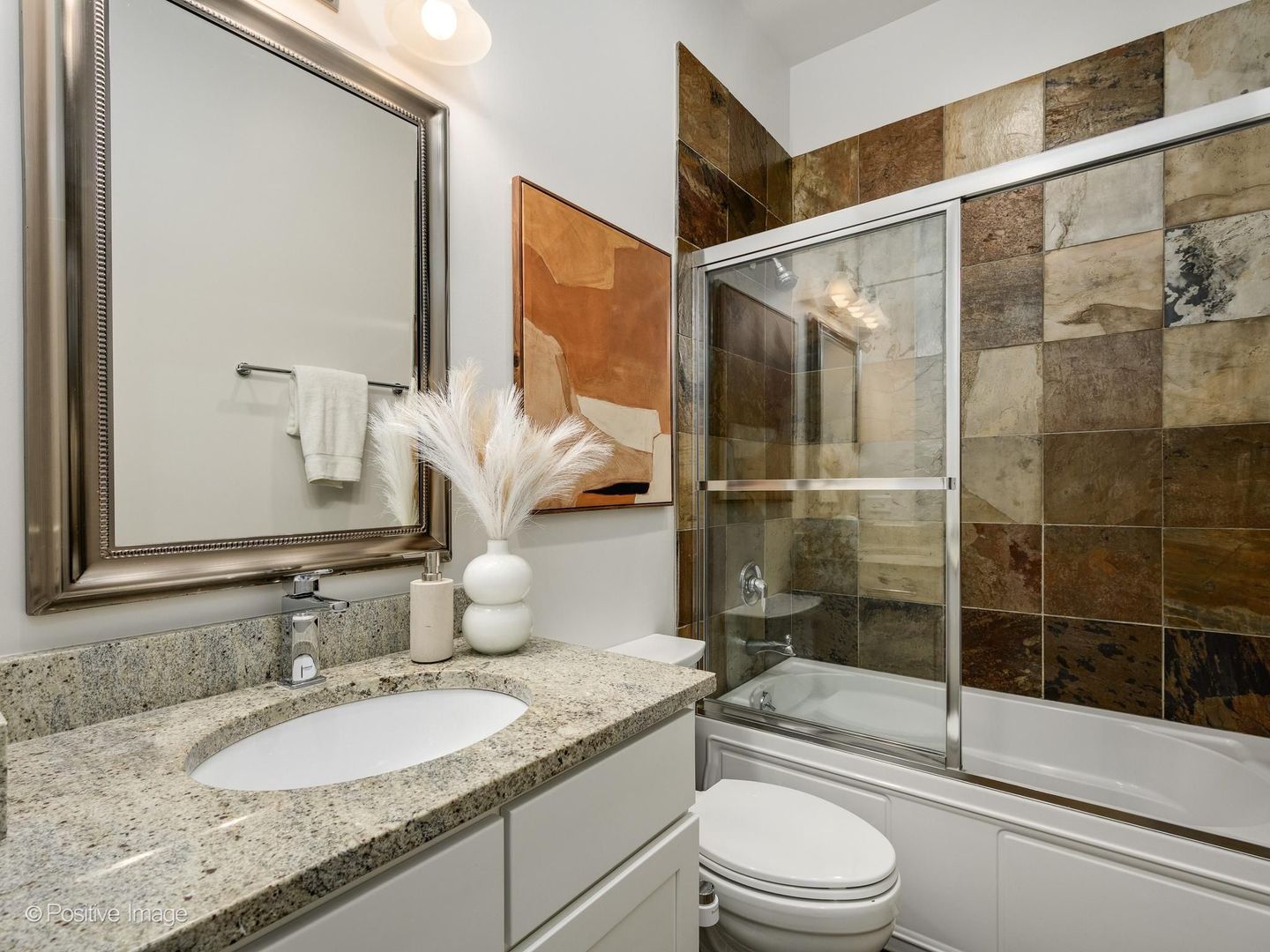 653 W BARRY Avenue Unit: 2S