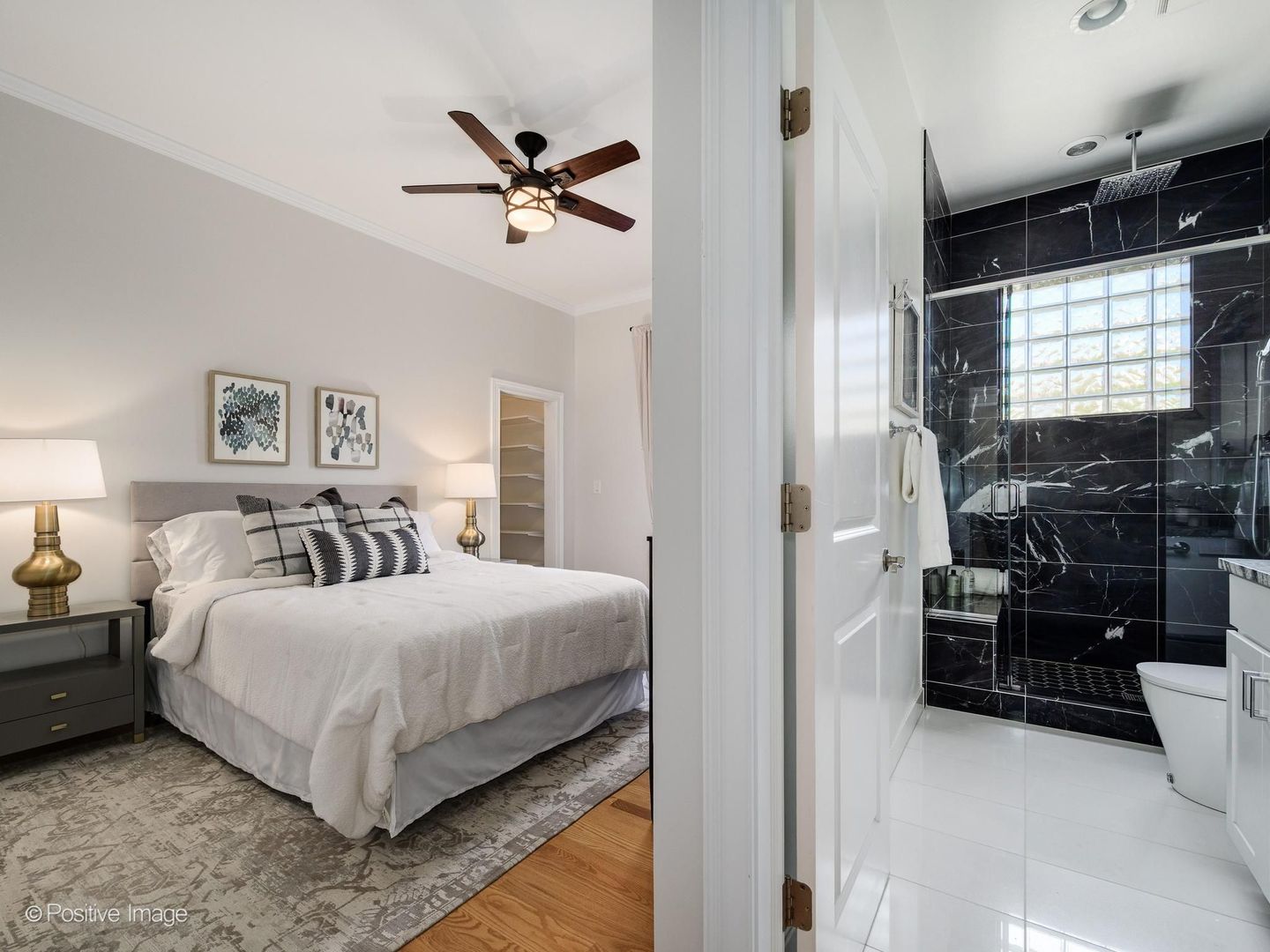 653 W BARRY Avenue Unit: 2S