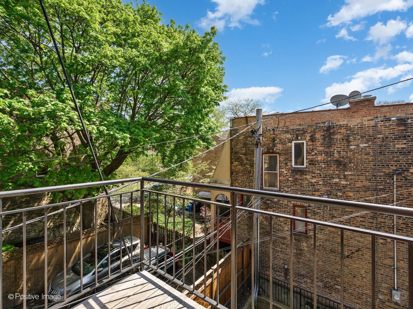653 W BARRY Avenue Unit: 2S