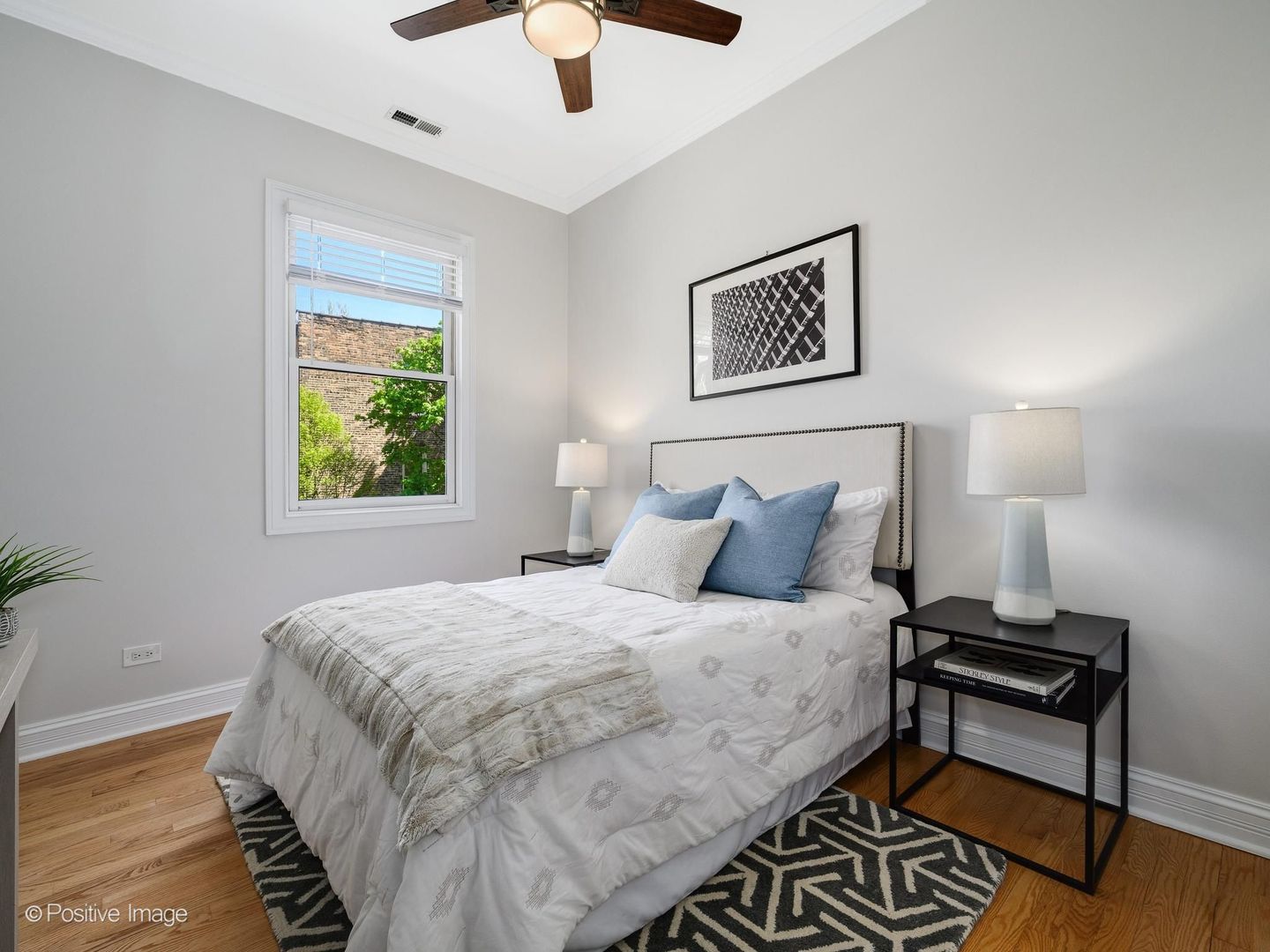653 W BARRY Avenue Unit: 2S