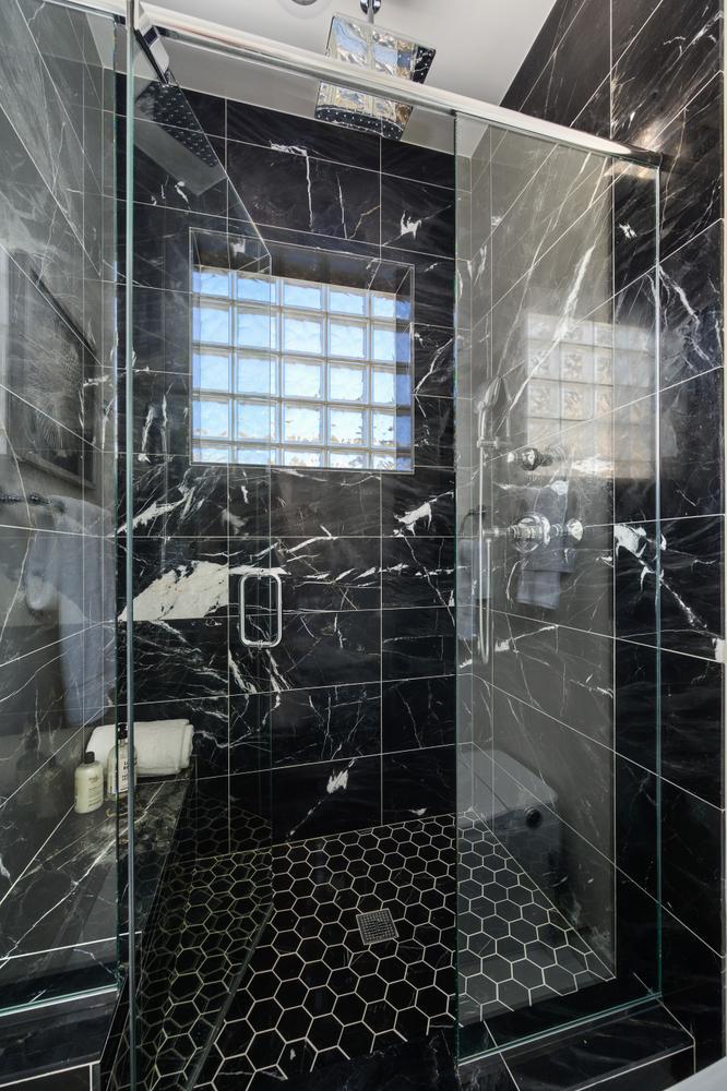 653 W BARRY Avenue Unit: 2S