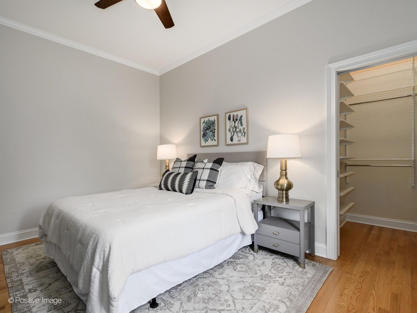 653 W BARRY Avenue Unit: 2S