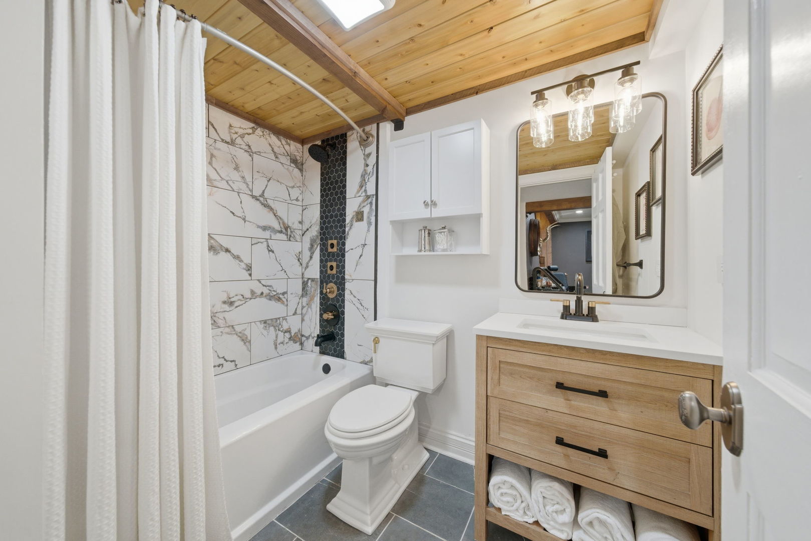 2019 N Sheffield Avenue Unit: 103