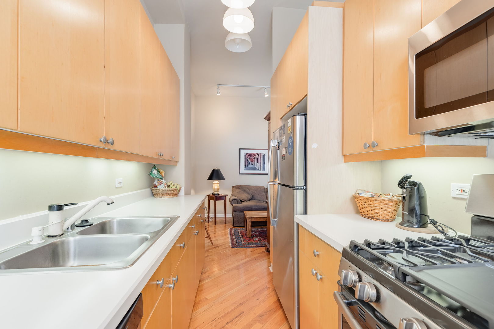 2541 N Racine Avenue Unit: 1