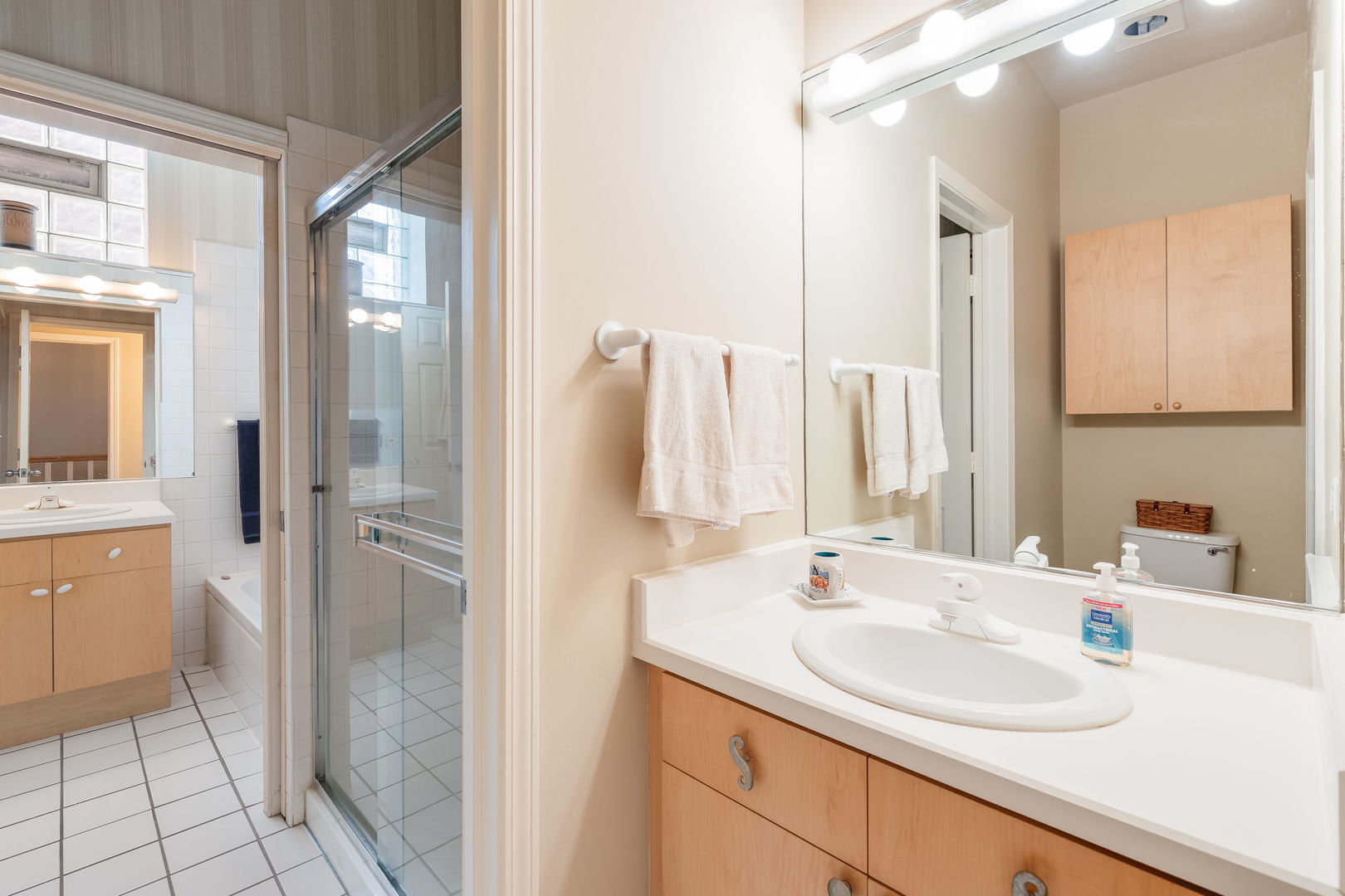 2541 N Racine Avenue Unit: 1