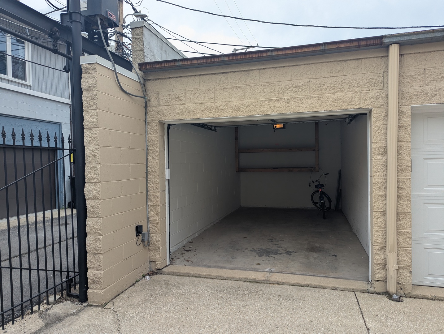 2541 N Racine Avenue Unit: 1