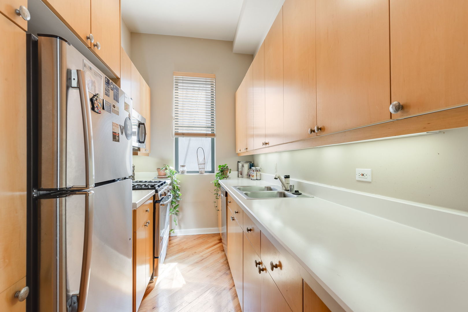 2541 N Racine Avenue Unit: 1