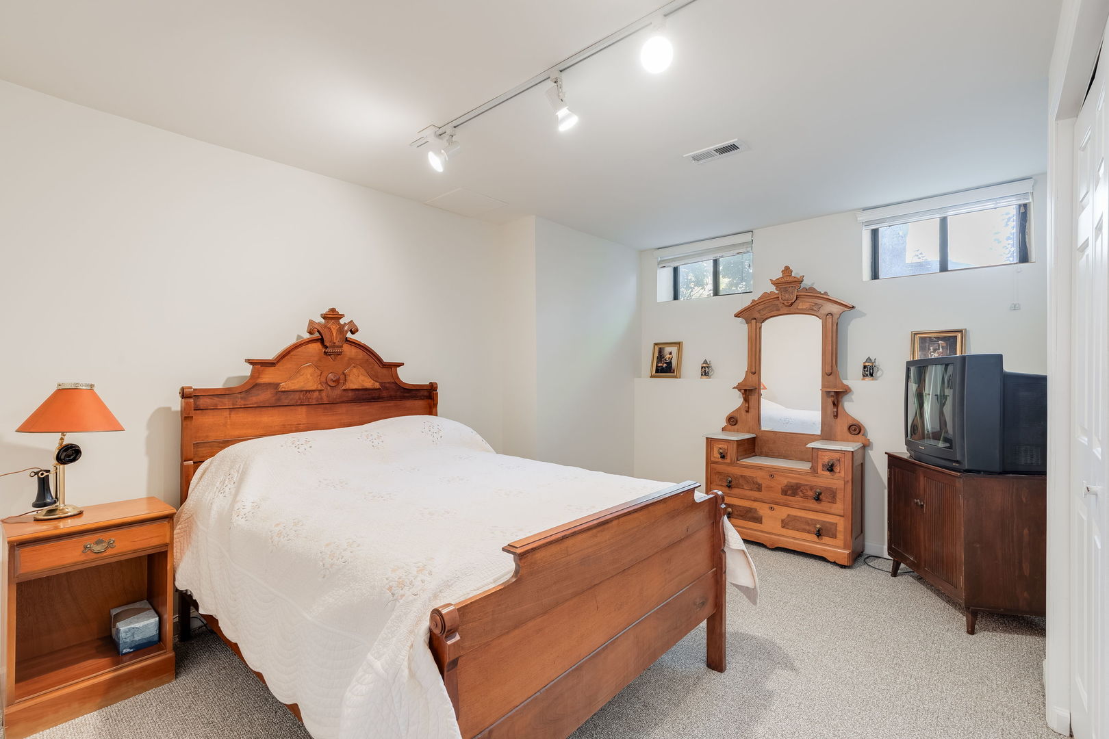 2541 N Racine Avenue Unit: 1
