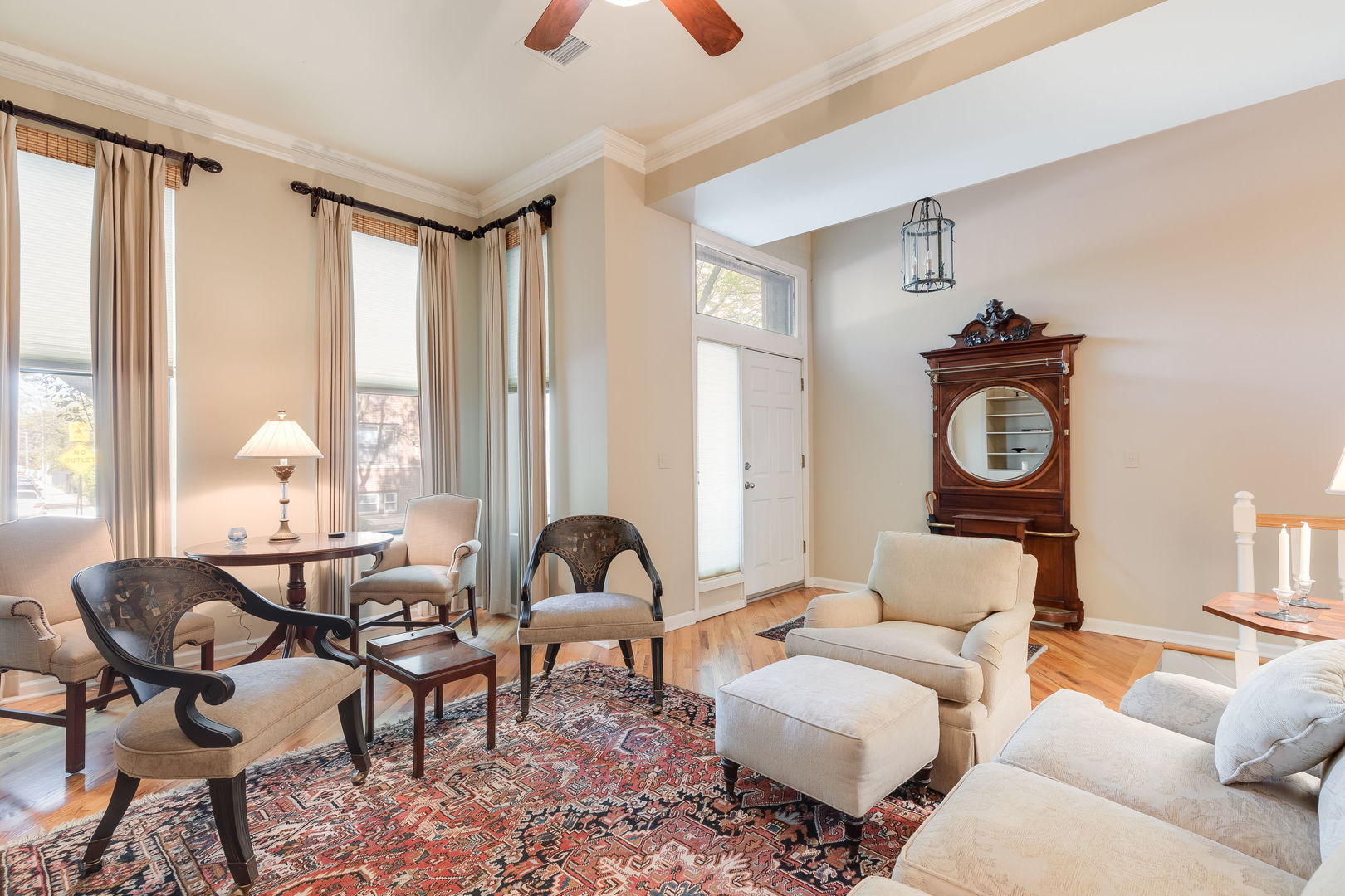 2541 N Racine Avenue Unit: 1