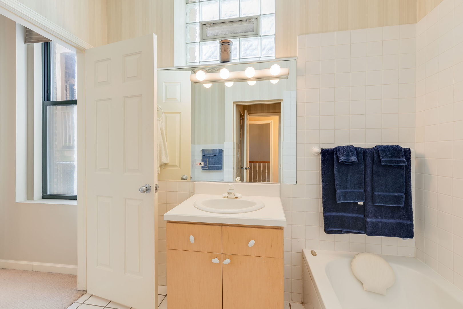 2541 N Racine Avenue Unit: 1