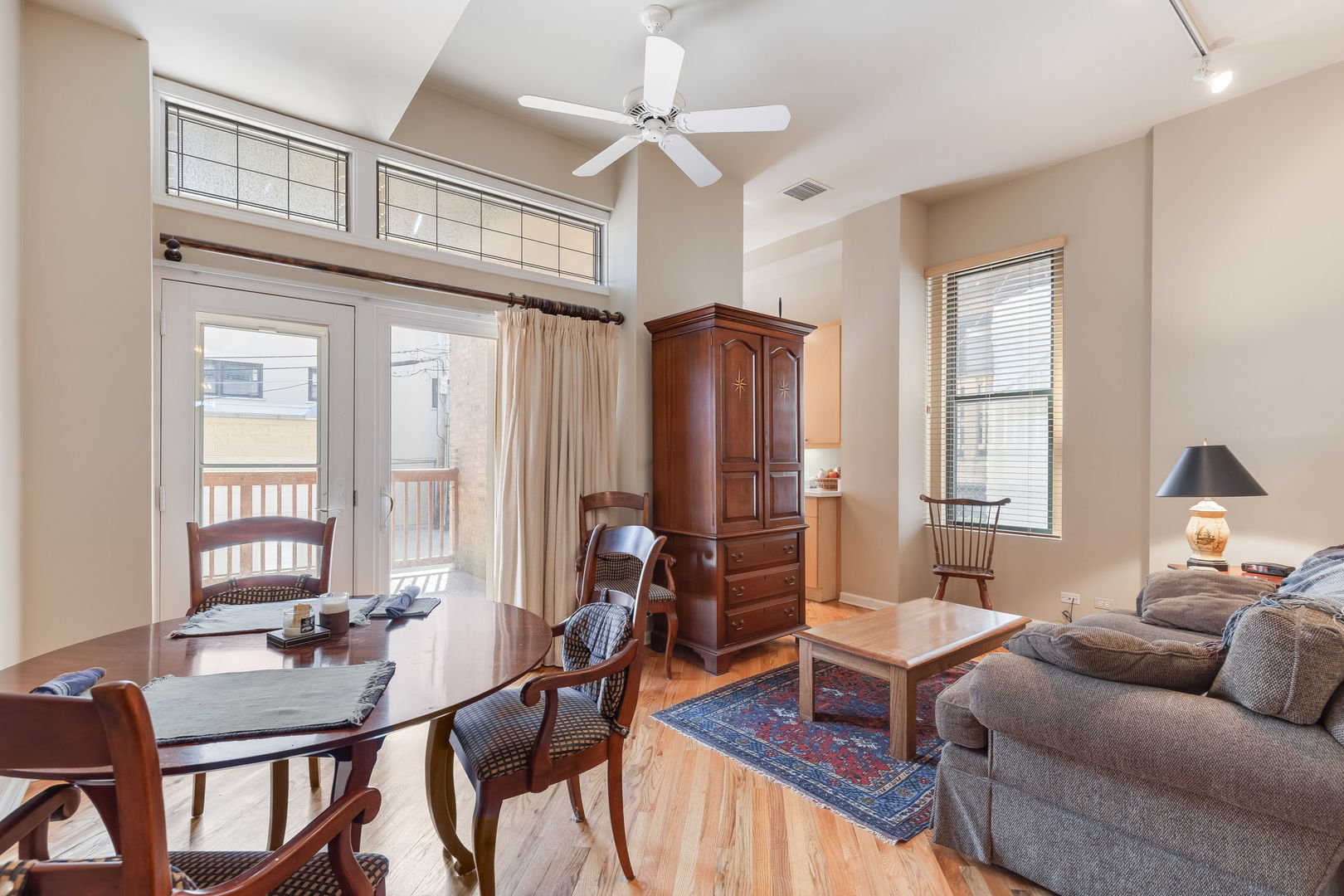 2541 N Racine Avenue Unit: 1