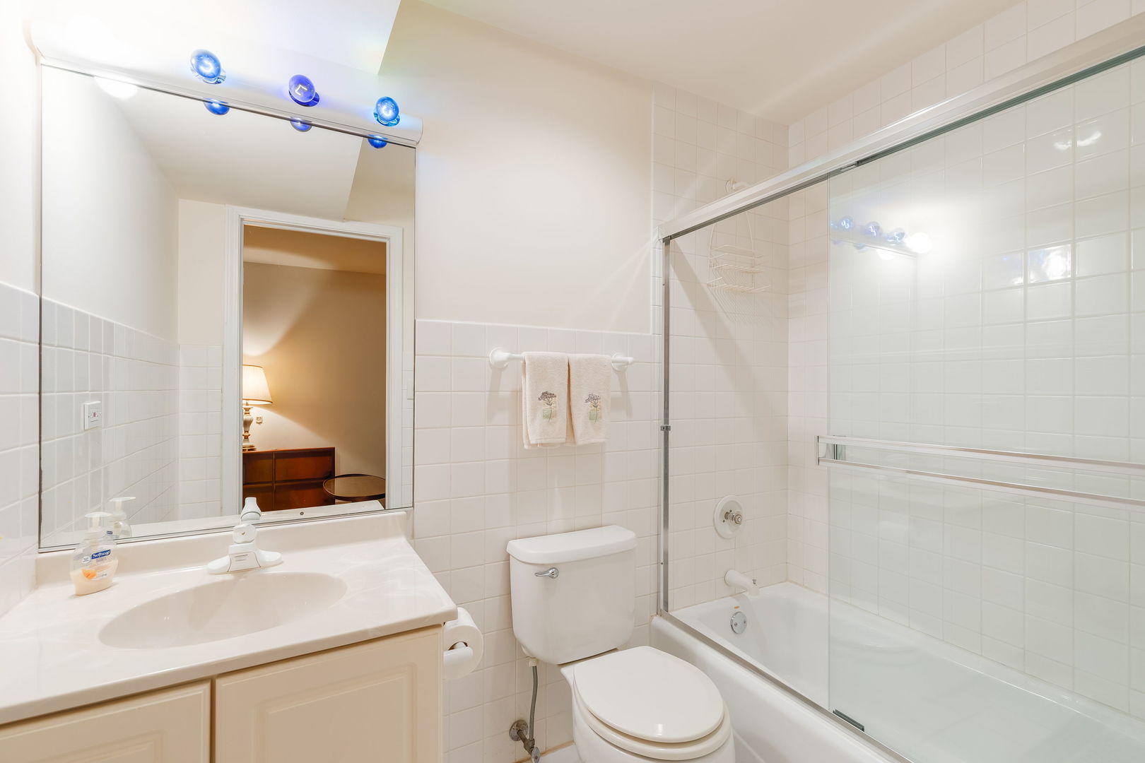 2541 N Racine Avenue Unit: 1