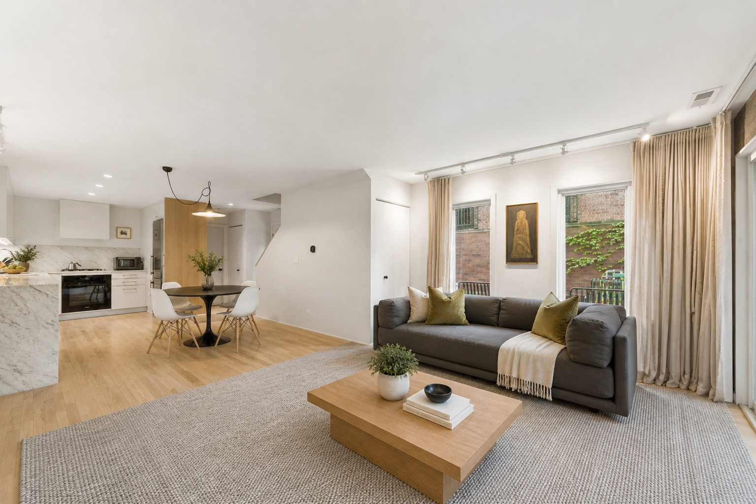 1926 N MOHAWK Street Unit: 12