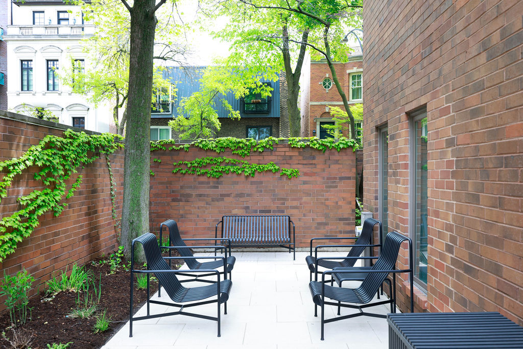 1926 N MOHAWK Street Unit: 12