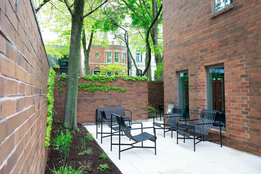 1926 N MOHAWK Street Unit: 12
