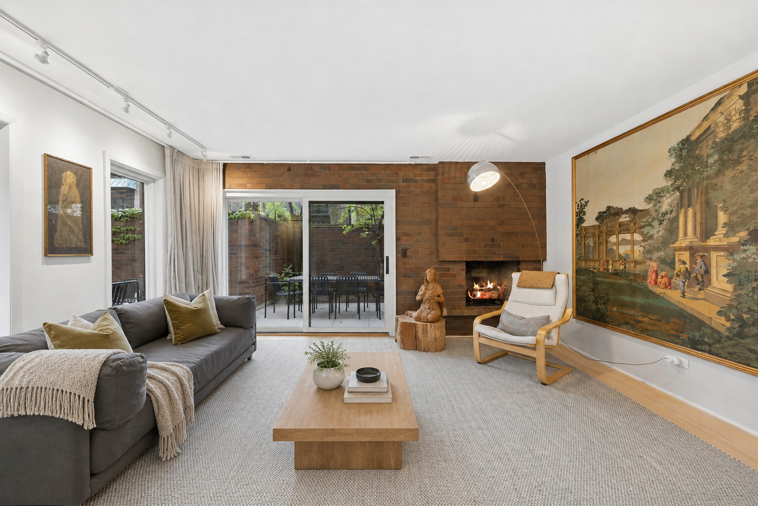 1926 N MOHAWK Street Unit: 12