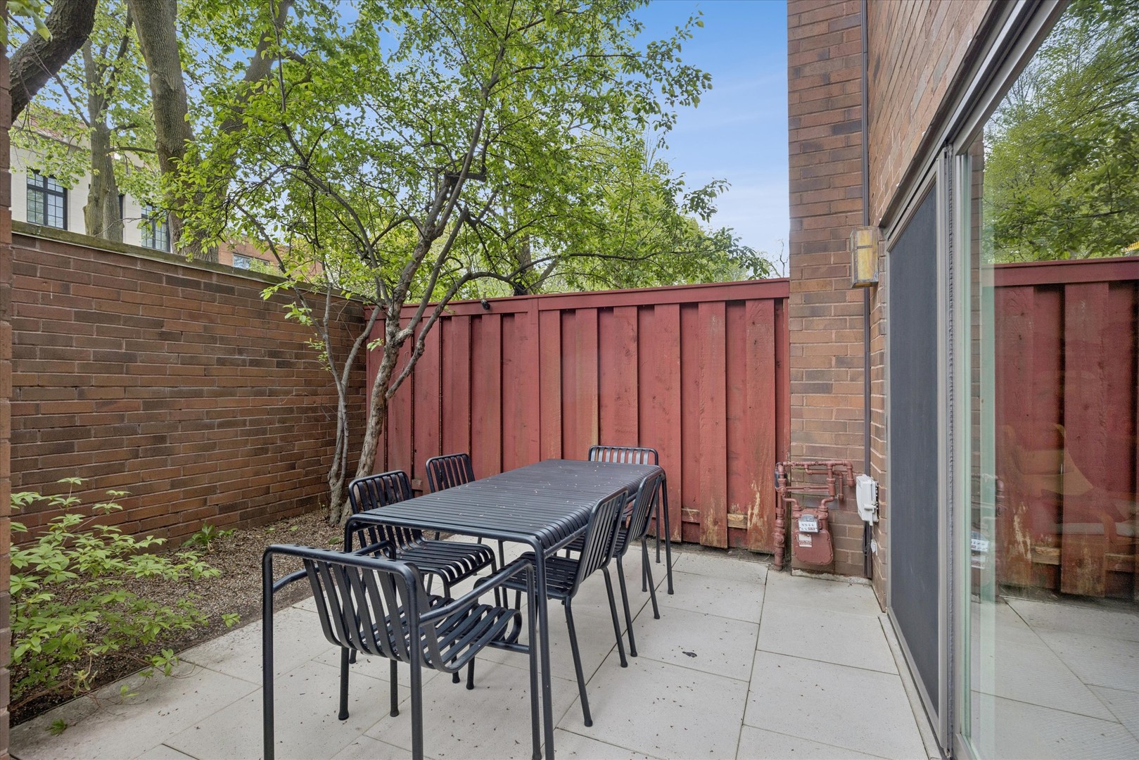 1926 N MOHAWK Street Unit: 12