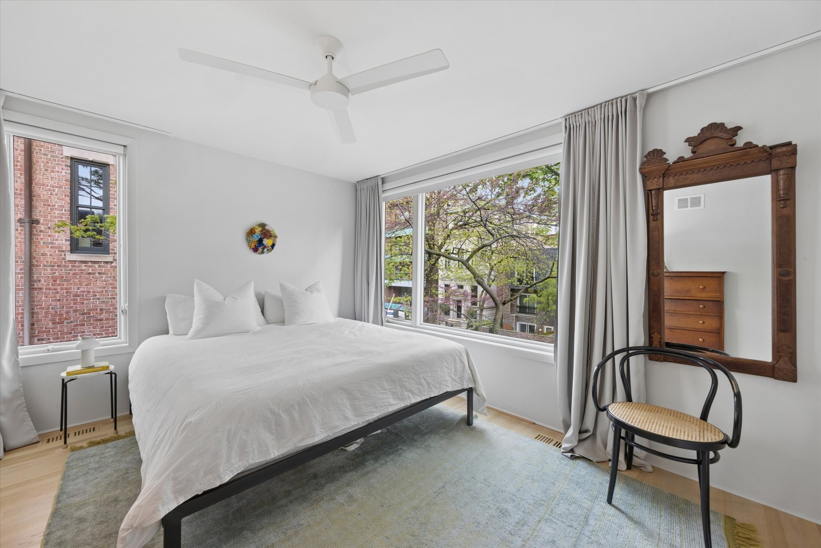 1926 N MOHAWK Street Unit: 12