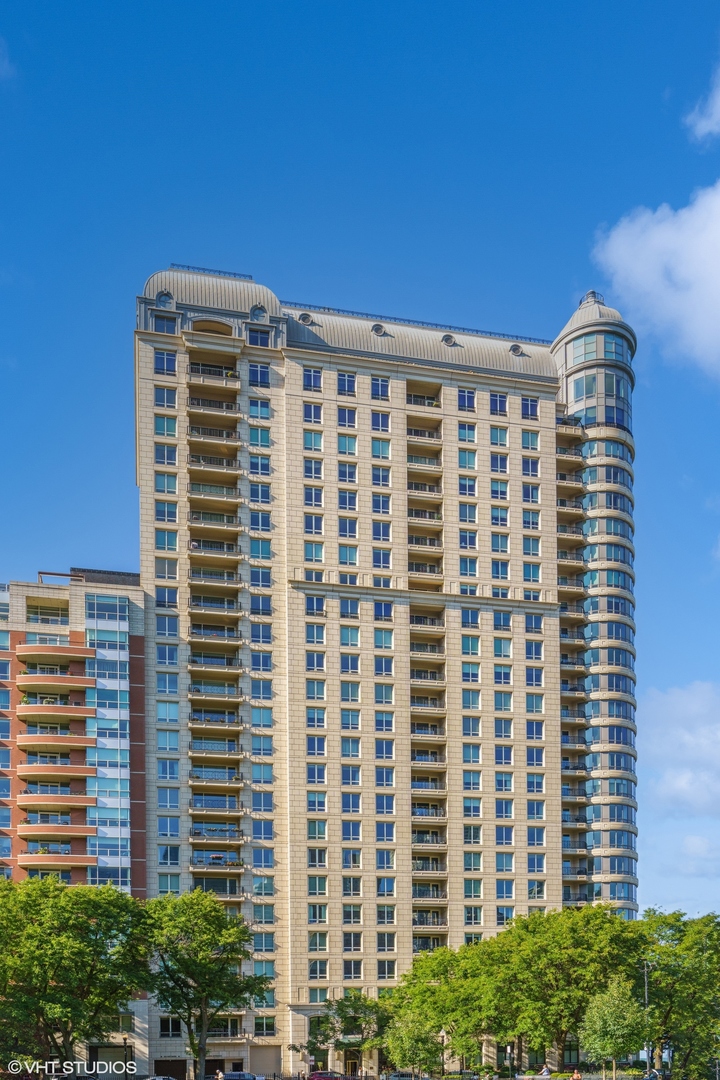 840 N Lake Shore Drive Unit: 1002
