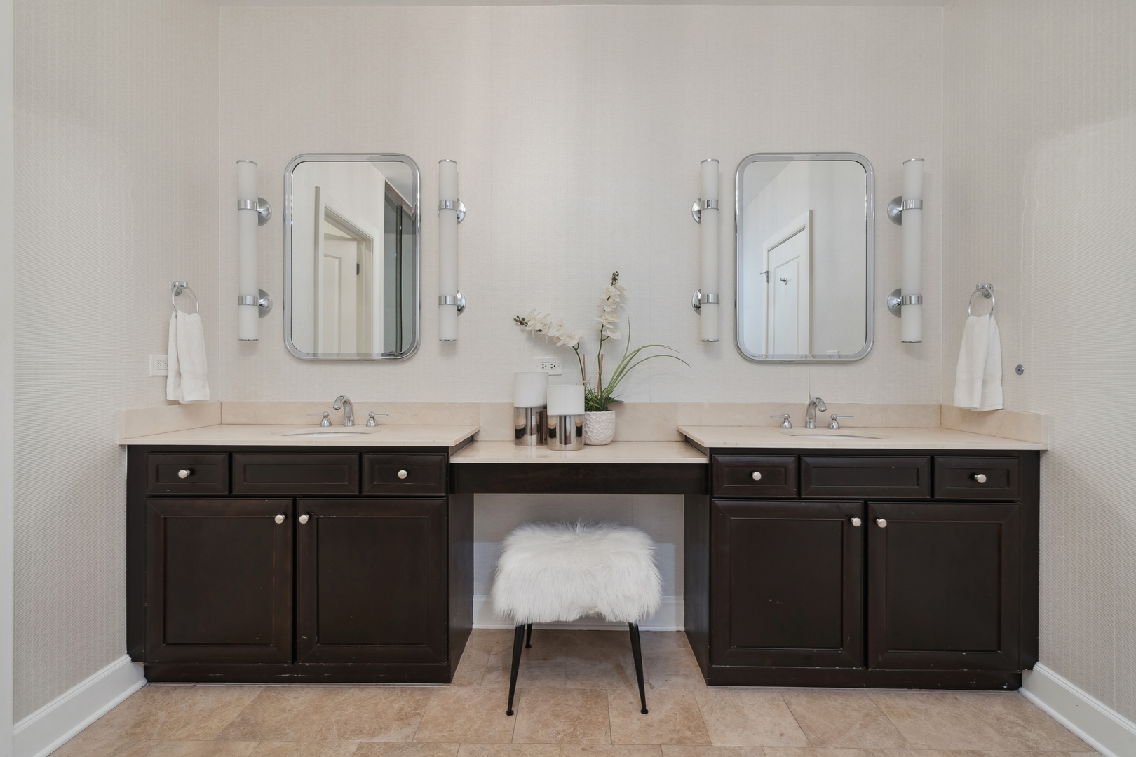 409 E Benton Place Unit: 409