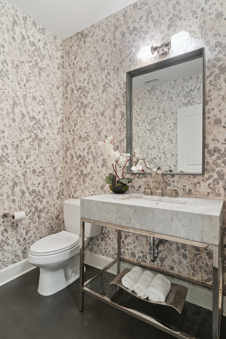 409 E Benton Place Unit: 409