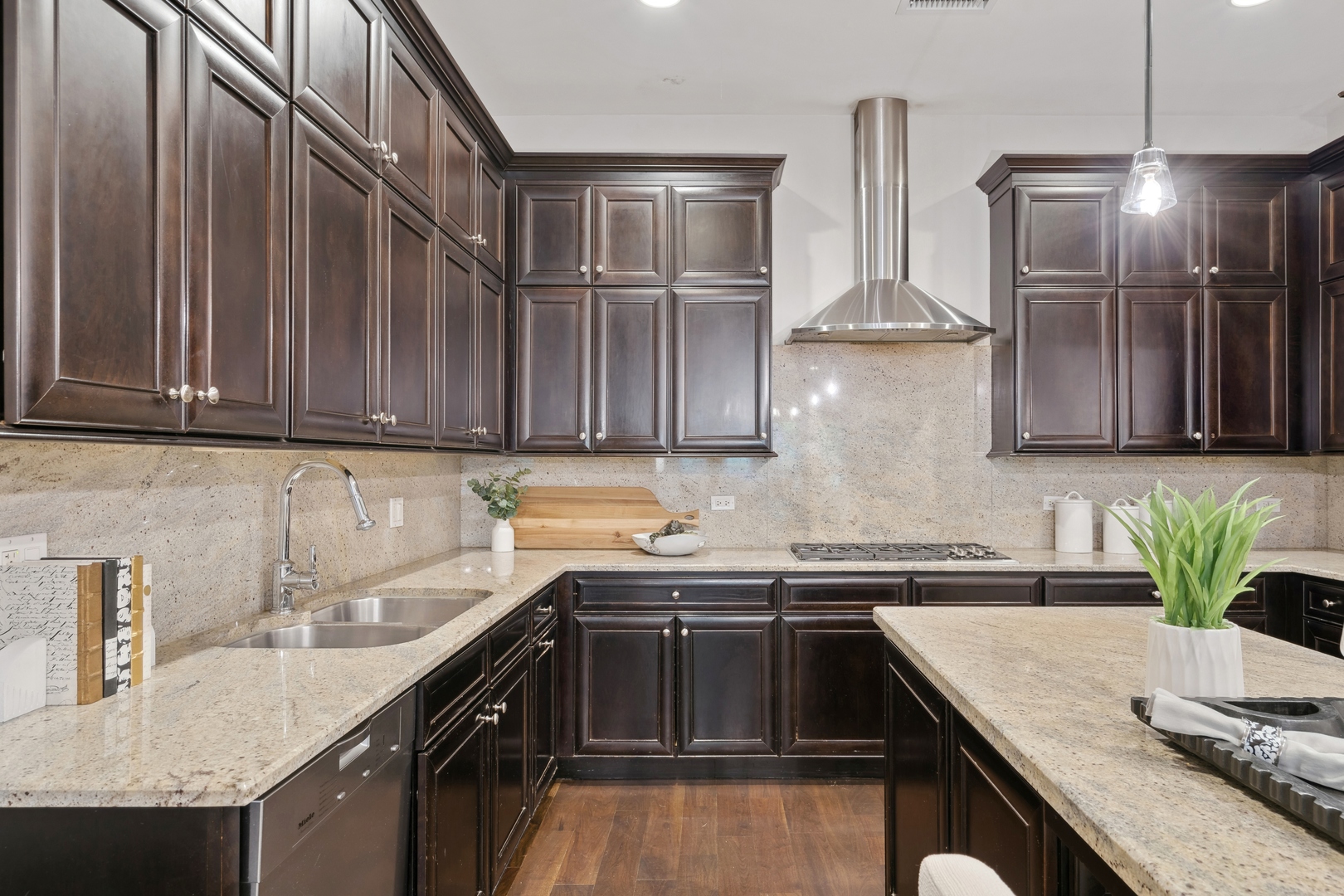 409 E Benton Place Unit: 409
